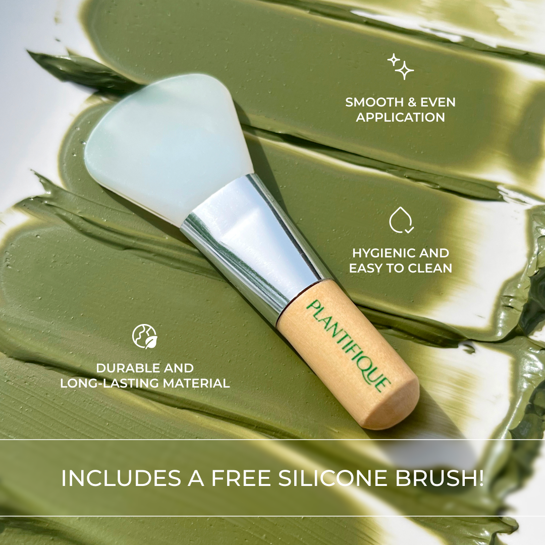 Silicone brush applying the Plantifique Clay Mask